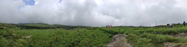 Panorámás Kilátás Zöld Mező Hátterében Felhős Meghalaya India — Stock Fotó