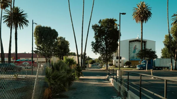 Vacker Bild Vandringsled Genom Ett Kvarter San Fernando Valley — Stockfoto