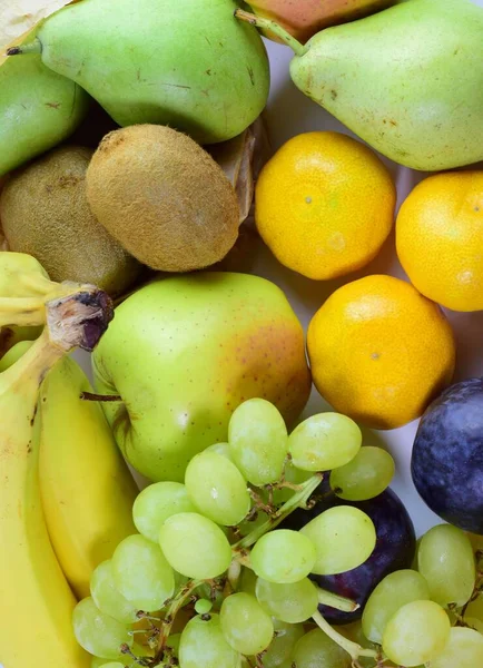 Ein Vertikaler Blick Von Oben Auf Verschiedene Köstliche Saftige Früchte — Stockfoto