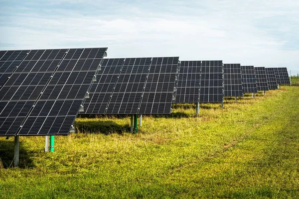 Los Paneles Del Sistema Solar Gran Central Fotovoltaica Campo Verde —  Fotos de Stock
