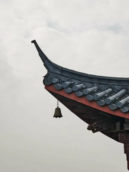 Een Verticaal Van Een Oeroude Chinese Tempel Dak — Stockfoto
