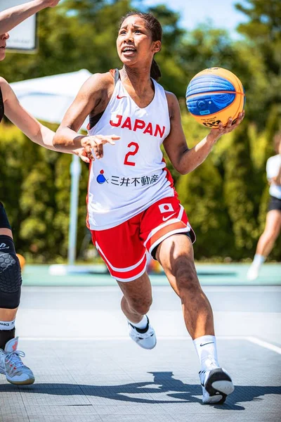 Vertikální Záběr Asijské Ženy Poelten Team Woman Japan Hrající Basketbal — Stock fotografie