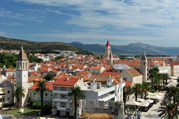 クロアチア トロイールの晴れた日の街並みの高角度 — ストック写真