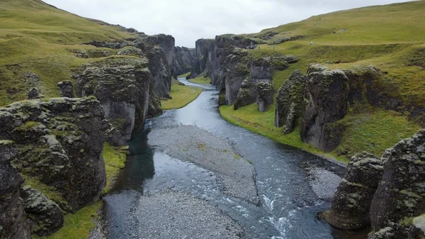 Ein Schöner Blick Auf Einen Fluss Und Klippen Mit Viel — Stockfoto