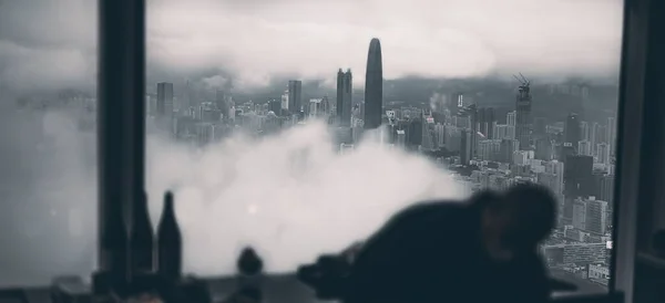 Панорамний Сірий Знімок Міського Пейзажу Шензена Тумані Зсередини Будівлі — стокове фото