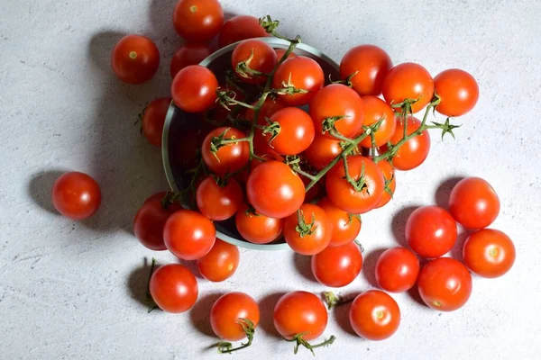 Una Vista Superior Tomates Cherry Jugosos Regordetes Tazón Superficie Piedra — Foto de Stock