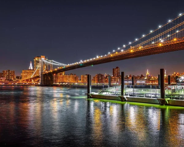 Μια Όμορφη Θέα Της Γέφυρας Του Μπρούκλιν Νύχτα — Φωτογραφία Αρχείου