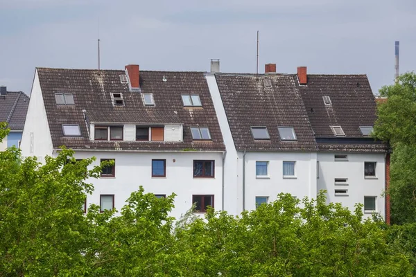 Las Antiguas Casas Residenciales Rodeadas Árboles Verdes Bremen — Foto de Stock