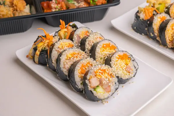 Gros Plan Rouleaux Sushi Sur Plaque — Photo