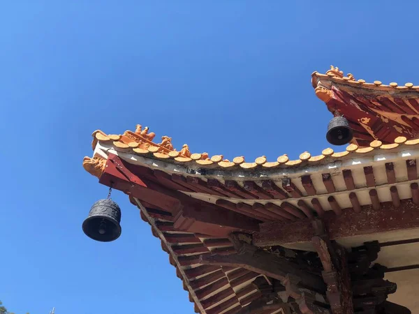 Zbliżenie Strzał Tradycyjnej Chińskiej Świątyni Detale Dachu — Zdjęcie stockowe