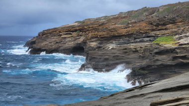 Honolulu 'nun dalgalı kıyı şeridi