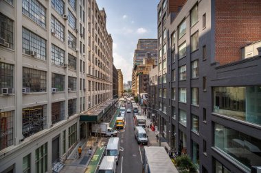 New York 'ta Chelsea' nin seçkin bölgesindeki yan sokağa bakın..