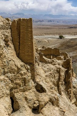 Çin 'in Tibet şehrinde güneşli bir günde Guge Hanedanlığı' nın bir iç mimarisi.