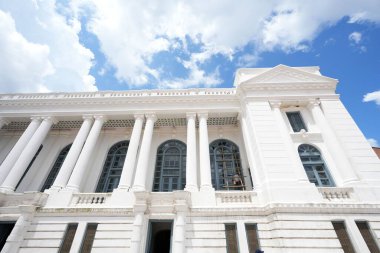 Katmandu Durbar Meydanı, Nepal 'deki Gaddi Baithak neoklasik sarayının alçak açılı bir görüntüsü..