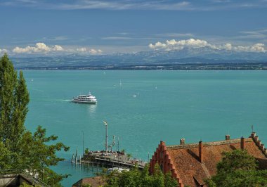 Bir kıyı kasabası manzarası