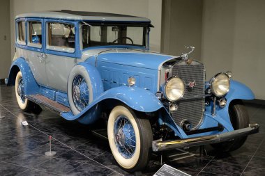 Japonya 'daki Toyota Motor Müzesi' nden toplanan klasik bir klasik arabanın yakın plan çekimi.