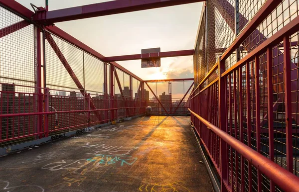 日の出の間にウィリアムズバーグ橋トロリーターミナルの美しい景色 — ストック写真