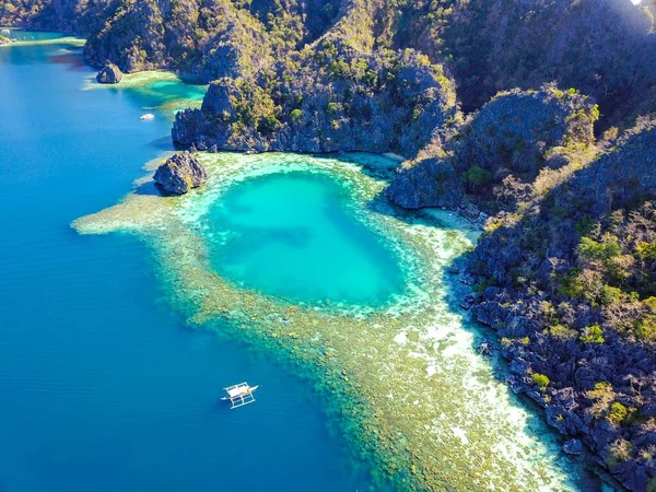 Een Drone Uitzicht Lagune Turquoise Wateren Coron Eiland Filippijnen — Stockfoto