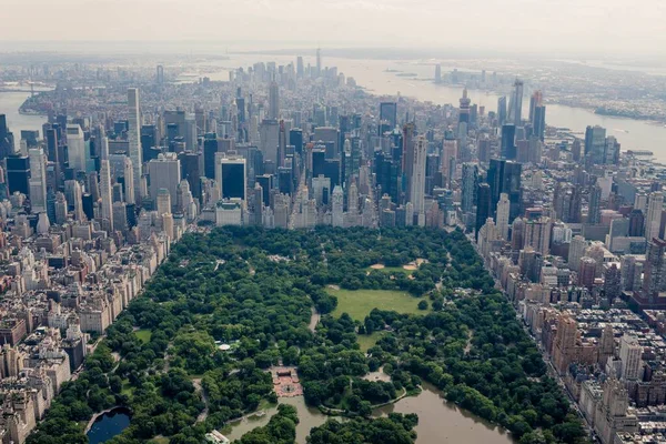 Luftaufnahme Des Central Parks Von New York Umgeben Von Urbanen — Stockfoto