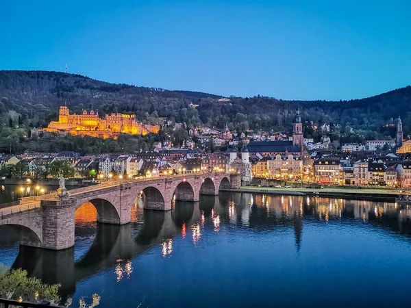 Pont Karl Theodor Contre Paysage Urbain Pittoresque Heidelberg Dans Soirée — Photo