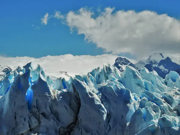 Γαλάζιος Ουρανός Πάνω Από Τον Μεγάλο Παγετώνα Χιόνι Και Πάγο — Φωτογραφία Αρχείου