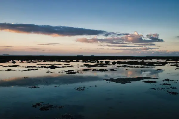 Een Schilderachtige Drone Opname Van Een Prachtige Zonsondergang Boven Zee — Stockfoto