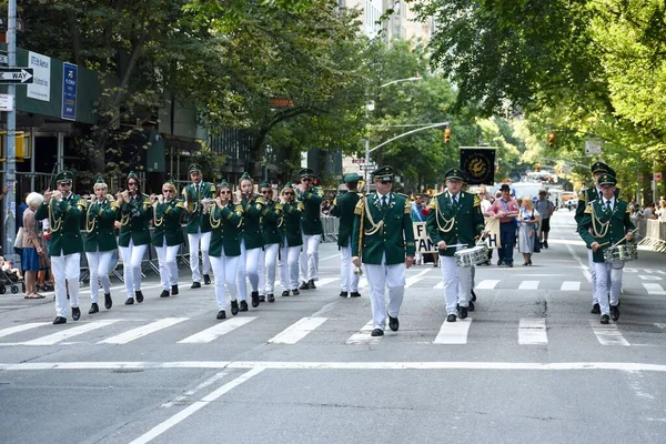 Orkiestra Marszowa Fifth Ave Nowym Jorku Podczas Corocznej Parady Steuben — Zdjęcie stockowe