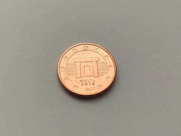 在白色背景上的马耳他欧元硬币特写 — 图库照片