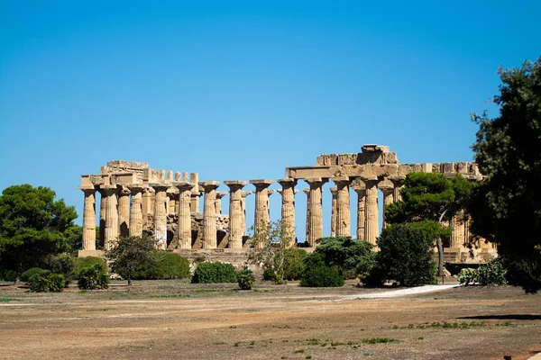Antigo Templo Hera Selinunte Itália Contra Céu Azul Ensolarado — Fotografia de Stock