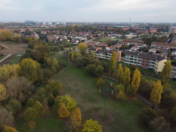 Luftaufnahme Eines Örtlichen Parks Mit Einer Stadt Mit Kleinen Häusern — Stockfoto