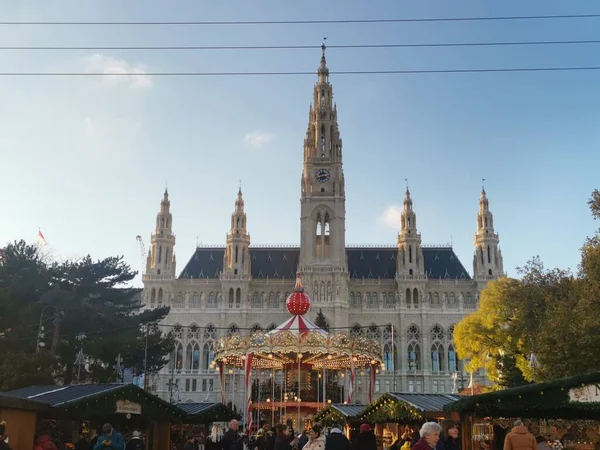 2022年11月圣诞市场期间的维也纳拉德豪斯 — 图库照片