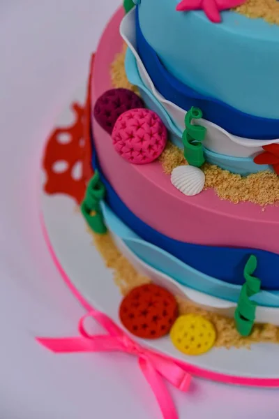 Piękny Widok Bliska Kolorowego Tortu Marcepanowego Obchody Urodzinowe — Zdjęcie stockowe