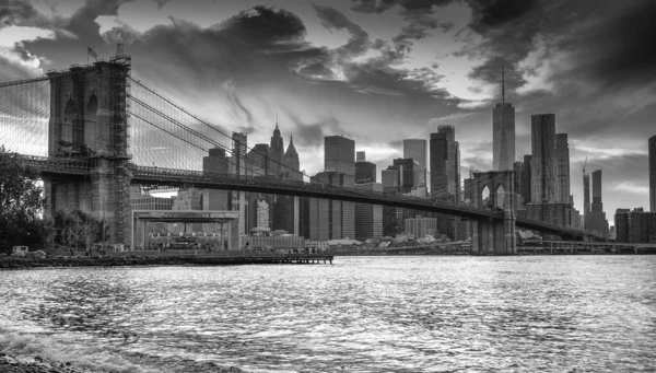 Uma Foto Escala Cinza Ponte Brooklyn Nova York — Fotografia de Stock