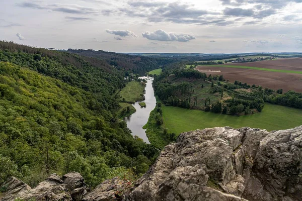 Una Vista Panorámica Del Río Berounka Vegetación Havlova Skala Observación —  Fotos de Stock