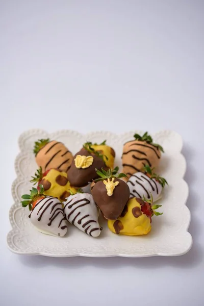 Primer Plano Vertical Fresas Cubiertas Chocolate Caramelo — Foto de Stock