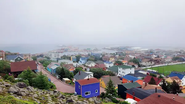 Utsikten Över Färgglada Byggnader Kustområdet Dimmig Dag — Stockfoto