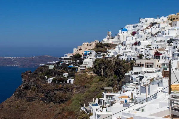 Een Luchtfoto Van Kustplaats Oia Santorini Griekenland Zomer Een Zonnige — Stockfoto
