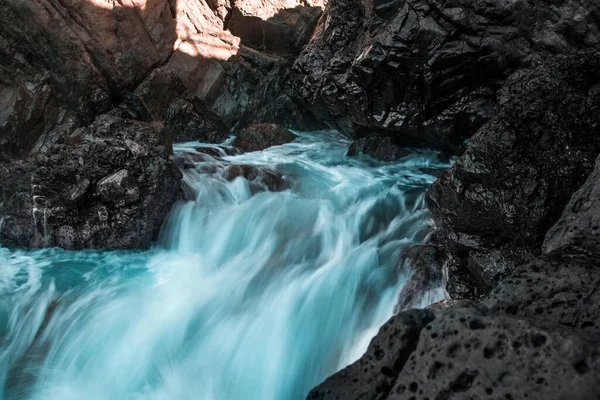 Primer Plano Del Agua Que Fluye Cascada Rocosa —  Fotos de Stock