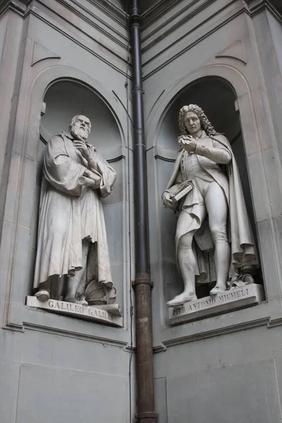 Tiro Vertical Uma Estátua Antiga Florença Itália — Fotografia de Stock