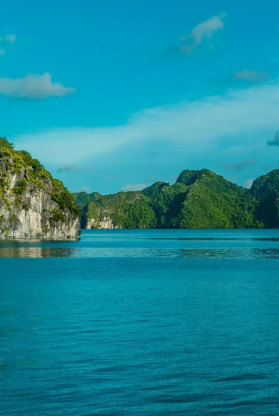 Вертикальный Вид Голубую Кристаллическую Воду Тропическом Острове — стоковое фото