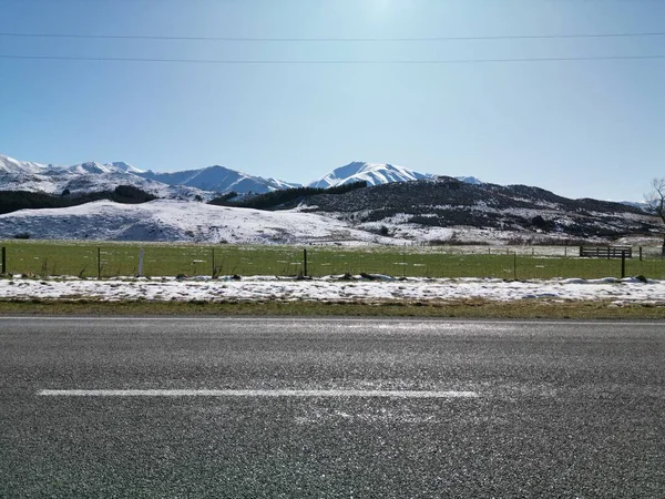 Una Hermosa Vista Hermoso Bosque Cerca Las Montañas Invierno —  Fotos de Stock