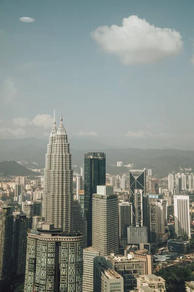 Eine Antenne Der Petronas Towers Einem Düsteren Tag Kuala Lumpur — Stockfoto