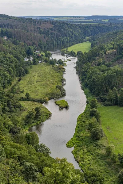 Eine Vertikale Luftaufnahme Des Berounka Flusses Grünen Der Havlova Skala — Stockfoto