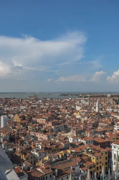 Plano Vertical Del Paisaje Urbano Venecia Soleado Día Verano —  Fotos de Stock