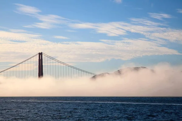 San Francisco Daki Golden Gate Köprüsü Nün Güzel Sisli Manzarası — Stok fotoğraf