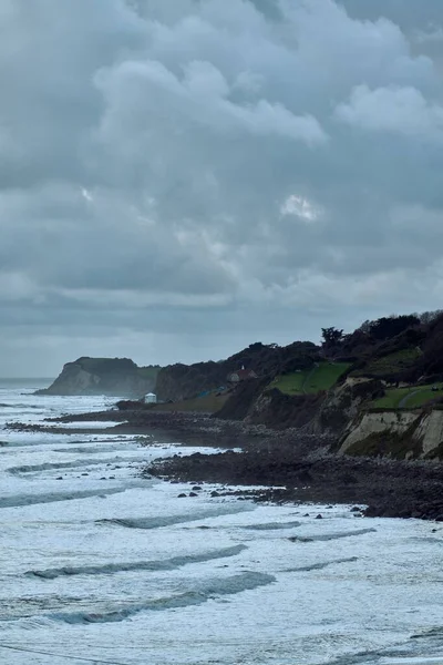 Une Côte Rocheuse Contre Ciel Nuageux Ventnor Île Wight Angleterre — Photo