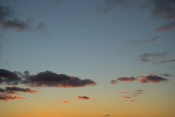 Vacker Bild Molnen Den Blå Och Orange Himlen — Stockfoto