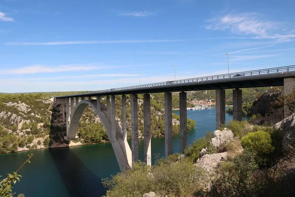 Widok Mostu Drogowego Nad Rzeką Krką Skradin Chorwacja — Zdjęcie stockowe