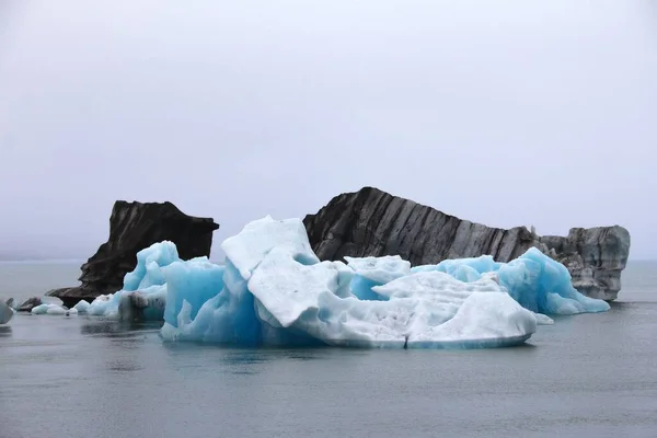 Вид Айсберги Плавають Поверхні Води Чудове Льодовикове Озеро Ісландії — стокове фото