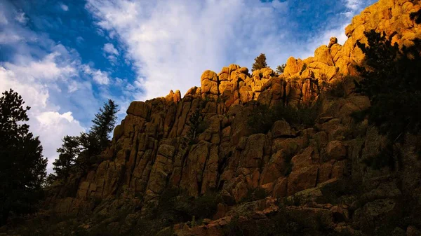 Red Rock Formations Blue Clouded Sky — Stock Photo, Image